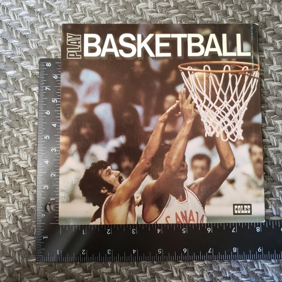 'Play Basketball' 1980 Vintage Book by Coleman & Ray - Picture 2 of 12